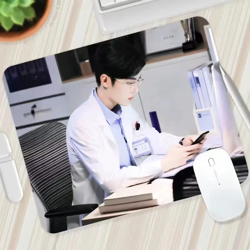 Xiao Zhan HD Poster Computer R - Rubber Mat Desk のレビューと価格