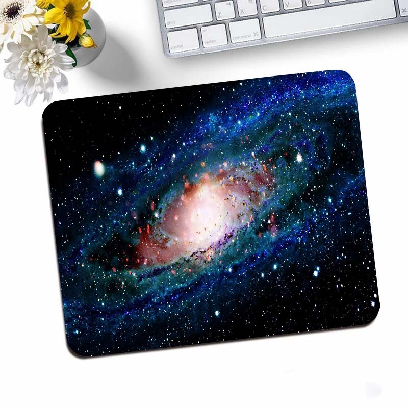 Galaxy Small Gaming Mouse Pad  - Desk Setup Anime のレビューと価格