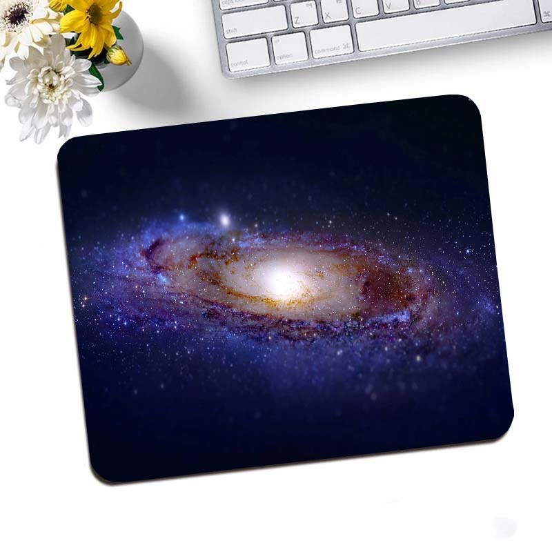 Galaxy Small Gaming Mouse Pad  - Desk Setup Anime のレビューと価格