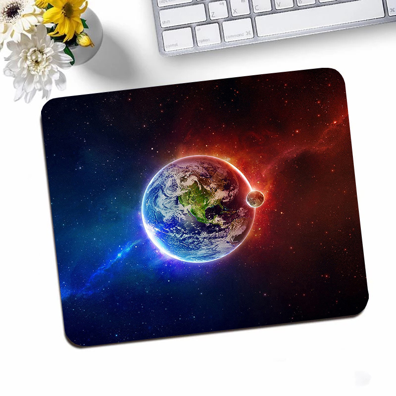 Galaxy Small Gaming Mouse Pad  - Desk Setup Anime のレビューと価格